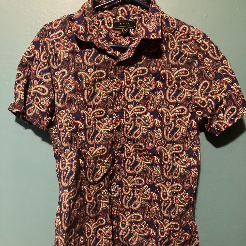 21 men paisley print button up shirt size Medium